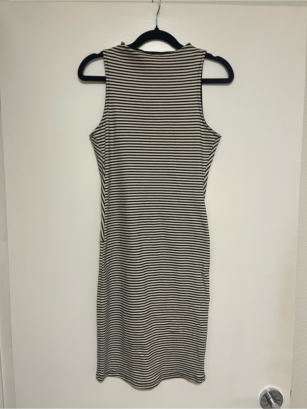Sleeveless Black and White Striped Midi Dres